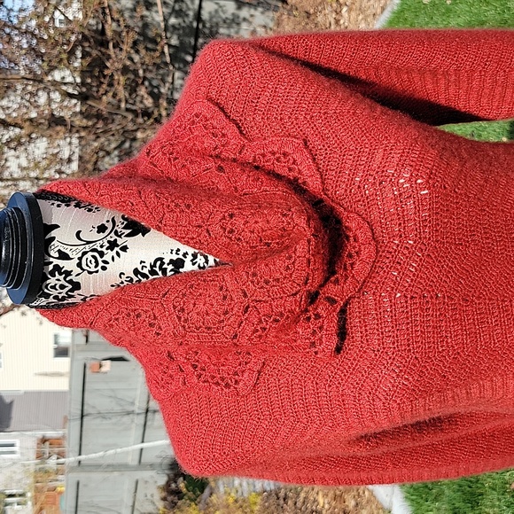 Canadian Classic Qiviuk cowl sweater - Picture 11 of 14